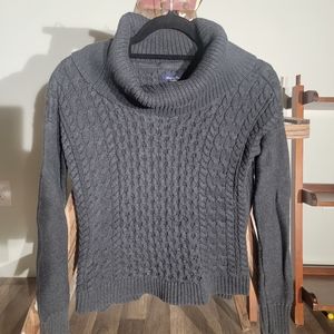 Cute grey American Eagle sweater